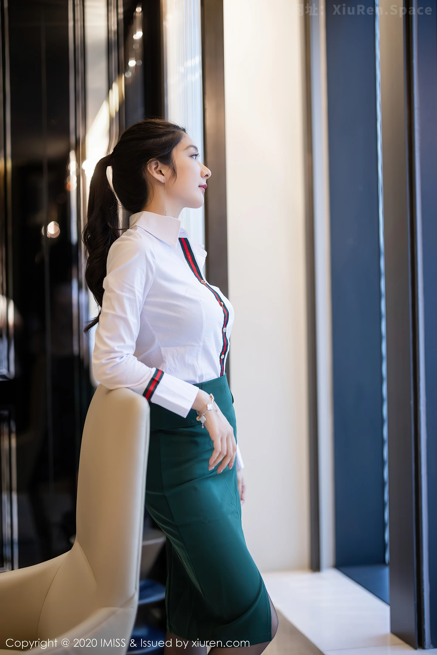 图片[5]-[IMISS爱蜜社]Vol.521 女神Angela小热巴都市风格职业OL主题半脱内衣露豪乳诱惑写真54P-秀人网官方网站